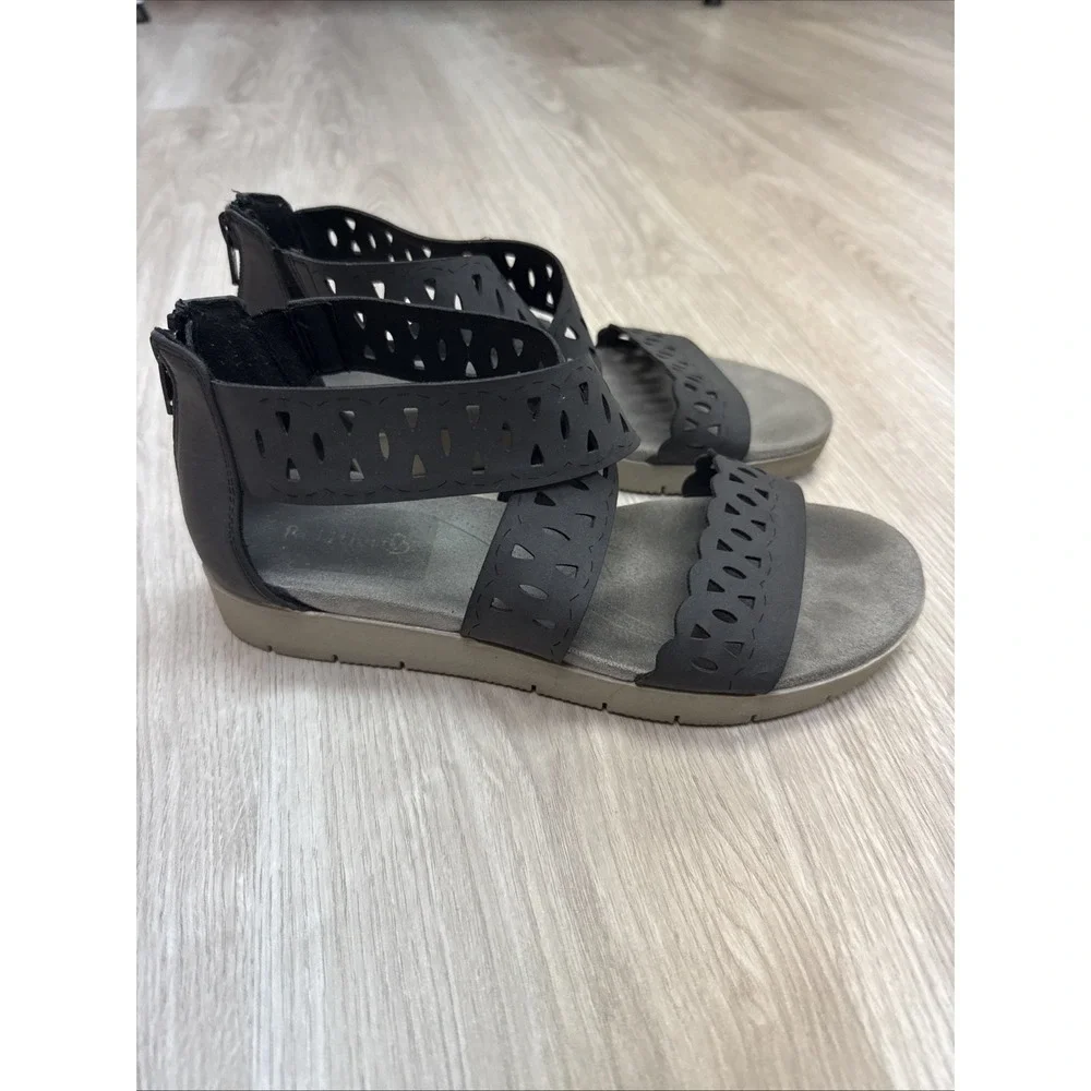 Baretraps Womens Black Cutout Wrap Crisscross Comfort Heel Zip Flat Sandals 7.5